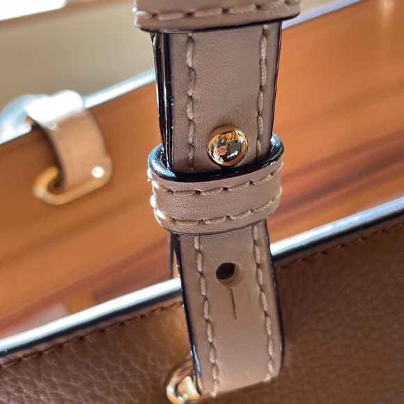 MICHAEL KORS BEDFORD PEBBLE LEATHER POCKET TOTE ACORN/GOLD - Picture 13 of 14